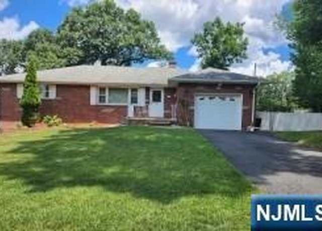 Property at 40 Crestmont Rd, Little Falls, NJ 07424, 2 beds, 2.5 baths