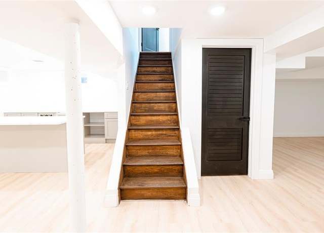 Property at 286 Squaw Brook Rd, North Haledon, NJ 07508, 5 beds, 4.5 baths