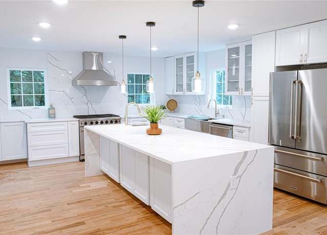 Property at 286 Squaw Brook Rd, North Haledon, NJ 07508, 5 beds, 4.5 baths
