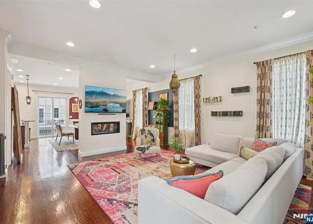 Property at 42 Roosevelt Dr, Wood Ridge, NJ 07075, 4 beds, 3.5 baths