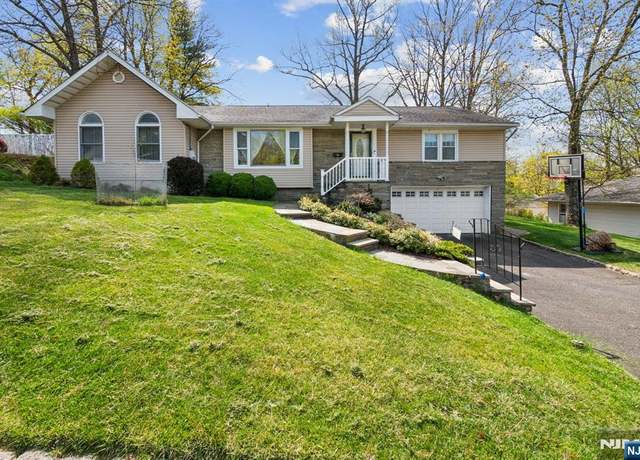Property at 10 Oxford Dr, Livingston, NJ 07039, 3 beds, 2 baths