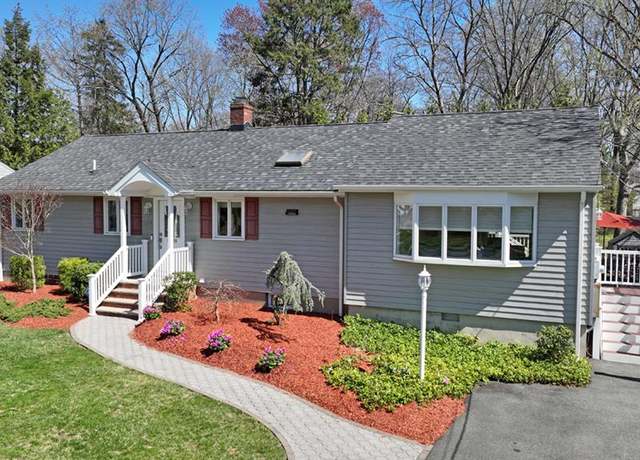 Property at 324 Parkside Dr, Paramus, NJ 07652, 3 beds, 3 baths