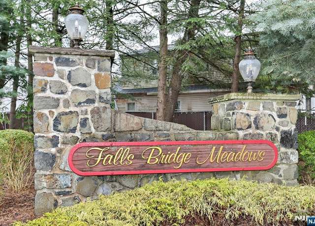 Property at 91 Falls Bridge Dr #736, Totowa, NJ 07512, 2 beds, 2.5 baths
