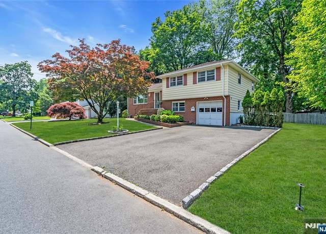 Property at 8 Delmar Ave, Cresskill, NJ 07626, 2 beds, 1.5 baths