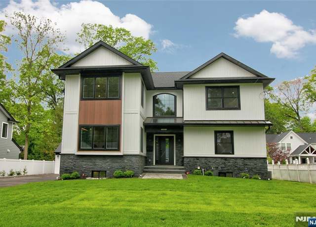 Property at 890 Oradell Ave, Oradell, NJ 07649, 5 beds, 5 baths