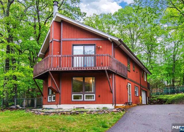 Property at 1012 Green Pond Rd, Newfoundland, NJ 07435, 4 beds, 2 baths