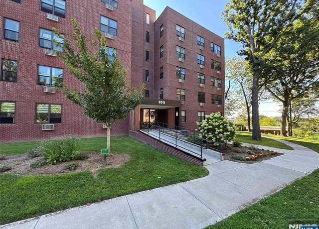 Property at 3011 Edwin Ave Unit 2H, Fort Lee, NJ 07024, 1 bath