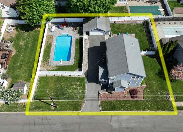 Property at 115 Laurel Ave, Pompton Lakes, NJ 07442, 4 beds, 2.5 baths