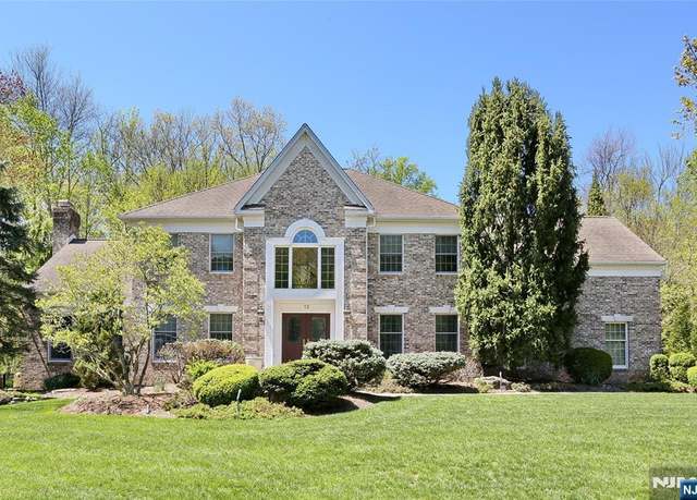 Property at 12 Hutton Dr, Mahwah, NJ 07430, 5 beds, 3 baths