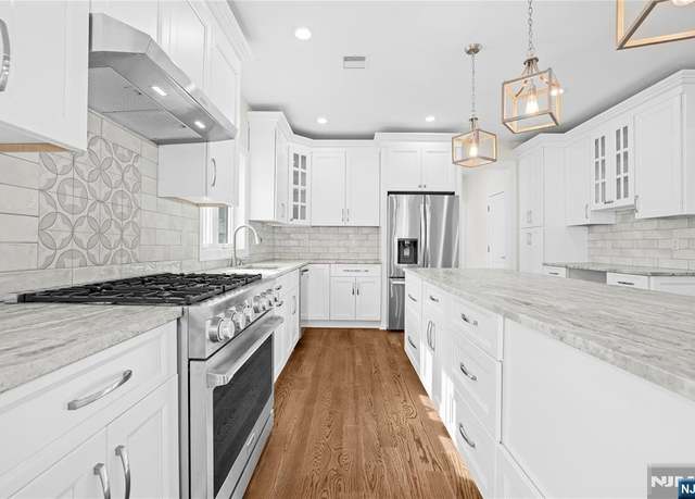Property at 4 Dogwood Ln, Pequannock Township, NJ 07444, 4 beds, 2.5 baths