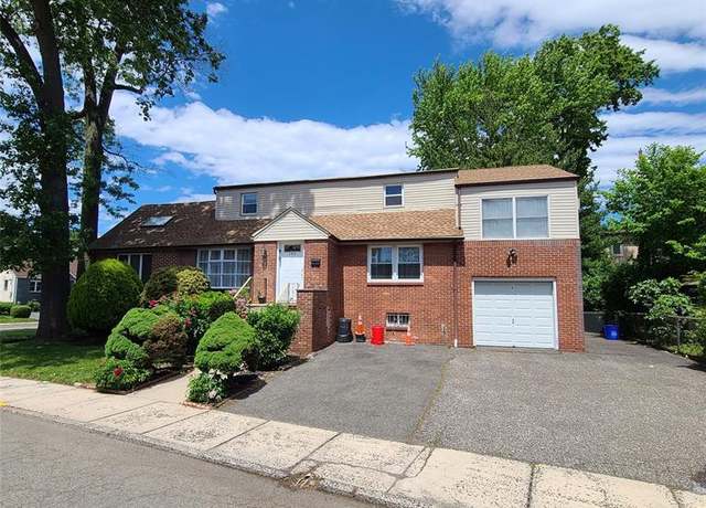 Property at 792 Kingsland Ave, Ridgefield, NJ 07657, 3 beds, 4 baths