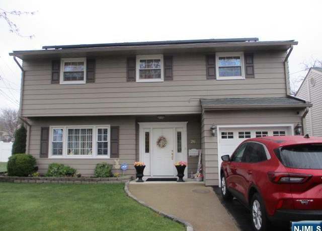 Property at 26 Donna Ct, Nutley, NJ 07110, 3 beds, 1.5 baths