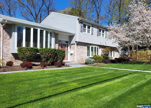 Property at 7 Brian Rd, West Caldwell, NJ 07006, 6 beds, 3 baths