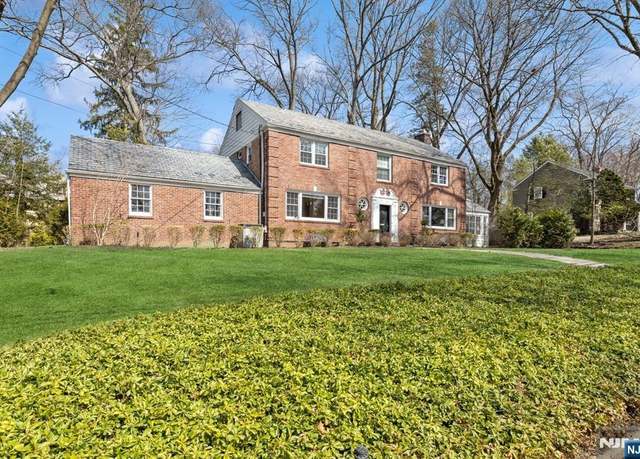 Property at 7 S Park Dr, Tenafly, NJ 07670, 5 beds, 4 baths