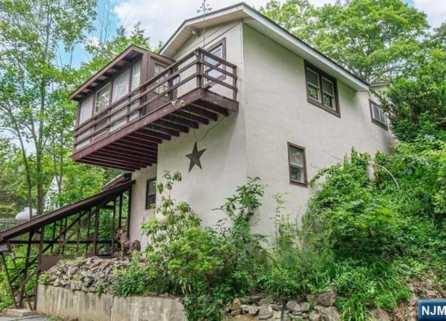 Property at 78 Bayonne Dr, West Milford, NJ 07421, 2 beds, 1 bath