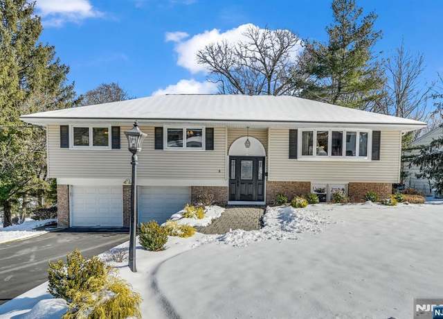 Property at 8 Queen Ct, Park Ridge, NJ 07656, 4 beds, 2.5 baths