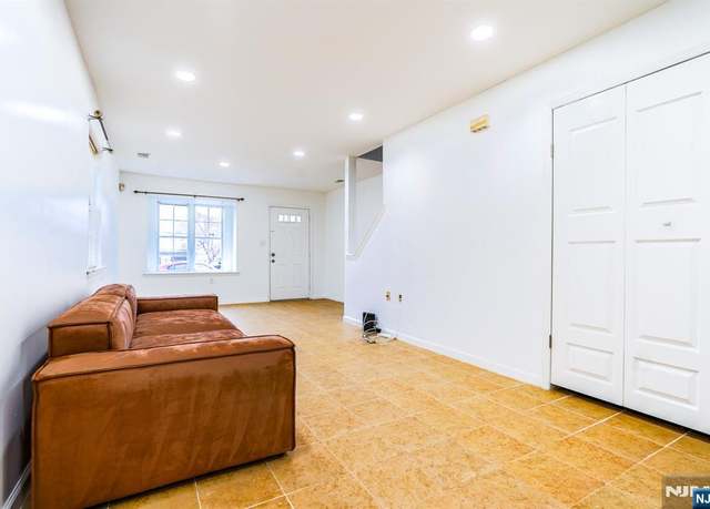 Property at 76 Irvine Turner Blvd, Newark, NJ 07103, 3 beds, 1.5 baths
