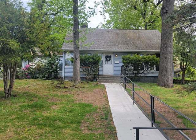 Property at 209 Crest Dr, Paramus, NJ 07652, 2 beds, 1 bath