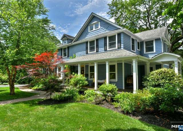 Property at 110 Mallinson St, Allendale, NJ 07401, 4 beds, 3 baths