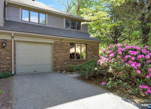 Property at 65 Cummings Ct, Mahwah, NJ 07430, 3 beds, 2.5 baths
