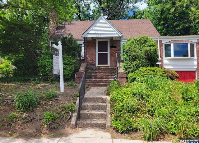 Property at 17 Danna Way, Saddle Brook, NJ 07663, 3 beds, 1.5 baths