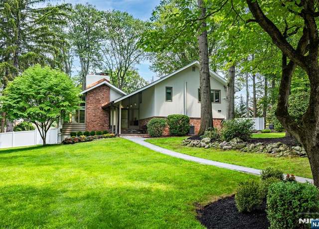 Property at 11 Stevenson Ln, Upper Saddle River, NJ 07458, 4 beds, 2.5 baths