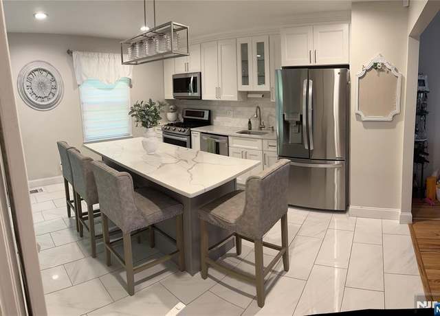 Property at 144 Garside Ave, Wayne, NJ 07470, 2 beds, 1.5 baths