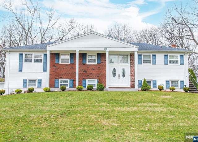Property at 32 Sears Pl, Wayne, NJ 07470, 5 beds, 2.5 baths