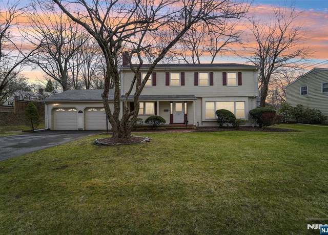 Property at 37 Vermont Dr, Paramus, NJ 07652, 4 beds, 2.5 baths