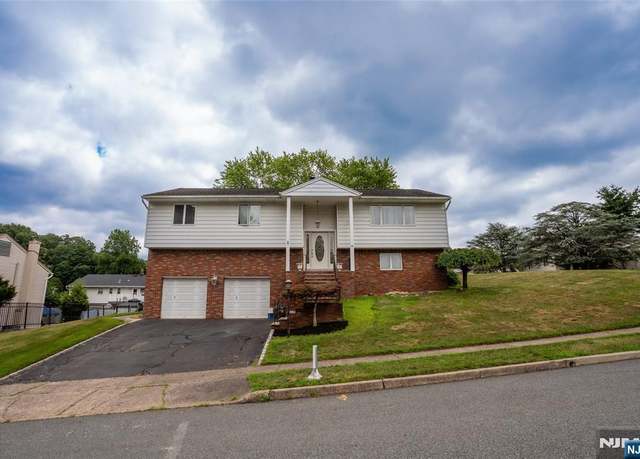 Property at 1 Borrego Dr, Woodland Park, NJ 07424, 4 beds, 2.5 baths