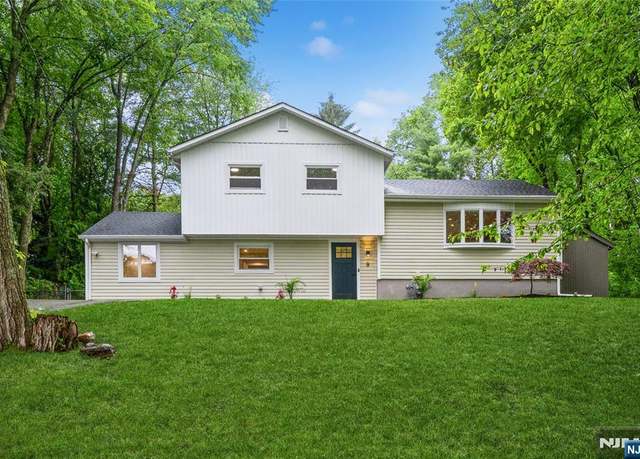 Property at 9 Somerset Pl, West Milford, NJ 07480, 5 beds, 3 baths