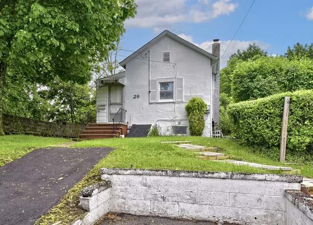 Property at 29 Oldham Rd, Wayne, NJ 07470, 2 beds, 2 baths