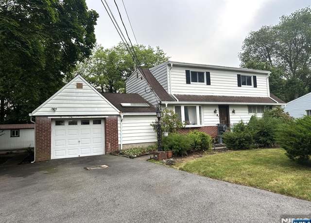 Property at 7 Burton Pl, Cresskill, NJ 07626, 4 beds, 2.5 baths