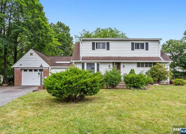 Property at 7 Burton Pl, Cresskill, NJ 07626, 4 beds, 2.5 baths