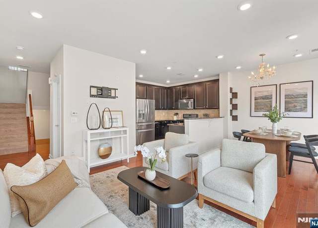 Property at 11 Veterans Dr, Wood Ridge, NJ 07075, 2 beds, 2.5 baths