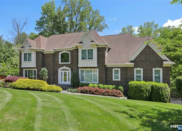 Property at 37 Great Hall Rd, Mahwah, NJ 07430, 6 beds, 4.5 baths