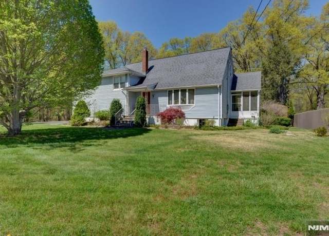 Property at 167 Valley Rd, Wayne, NJ 07470, 4 beds, 1.5 baths