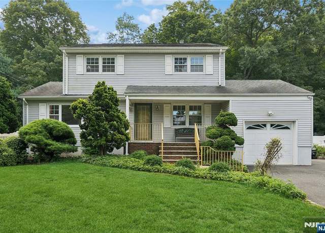 Property at 654 Ramapo Valley Rd, Oakland, NJ 07436, 3 beds, 2 baths
