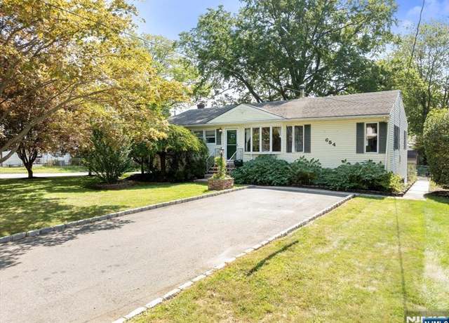 Property at 654 Woodbridge Ave, Woodbridge, NJ 07001, 3 beds, 2 baths