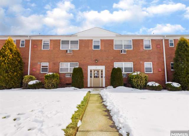 Property at 29 Knox Ter Unit 2D, Wayne, NJ 07470, 1 bed, 1 bath