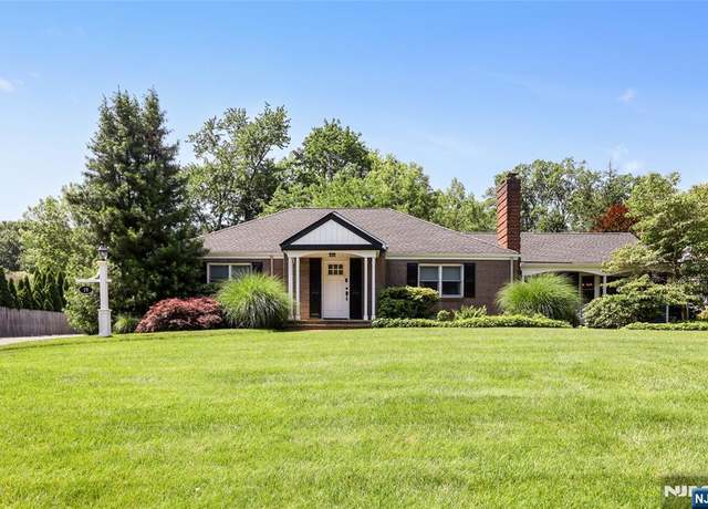 Property at 19 Mountain Ridge Dr, Wayne, NJ 07470, 4 beds, 2 baths