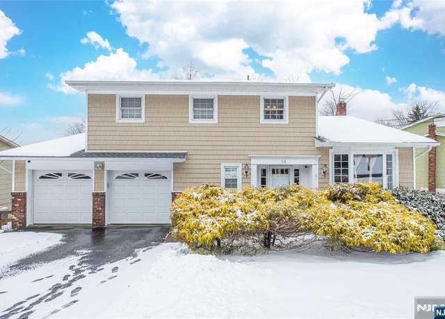 Property at 51 Molinari Dr, Wanaque, NJ 07465, 4 beds, 2.5 baths