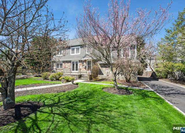 Property at 137 Canoe Brook Pkwy, Summit, NJ 07901, 4 beds, 3.5 baths