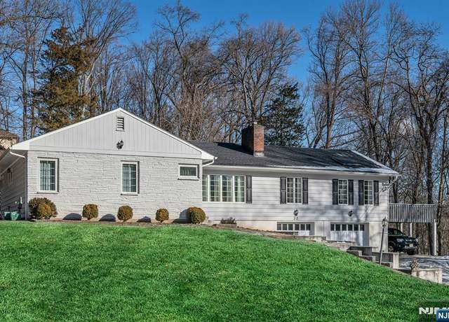 Property at 32 Brookside Dr, Upper Saddle River, NJ 07458, 3 beds, 2 baths