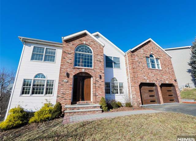 Property at 114 Point View Pkwy, Wayne, NJ 07470, 6 beds, 4 baths