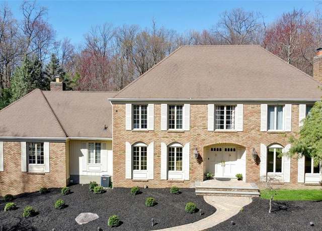 Property at 450 Saddle Back Trl, Franklin Lakes, NJ 07417, 5 beds, 3.5 baths