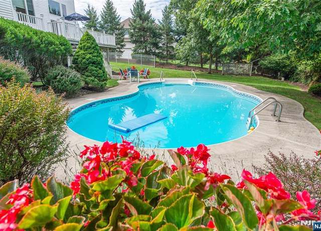 Property at 24 Doremus Dr, Montville Township, NJ 07082, 5 beds, 5.5 baths