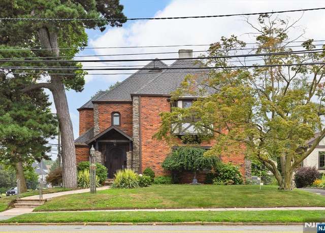Property at 632 Belgrove Dr, Kearny, NJ 07032, 6 beds, 5 baths