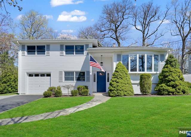 Property at 32 Golf View Dr, Dumont, NJ 07628, 3 beds, 2 baths