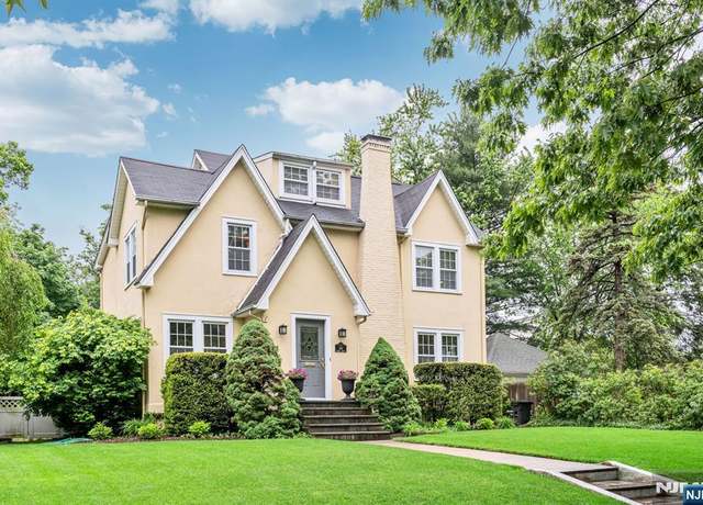 Property at 254 Bogert Ave, Ridgewood, NJ 07450, 5 beds, 3.5 baths